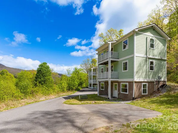 12 Lila Ln, Clyde, NC 28721