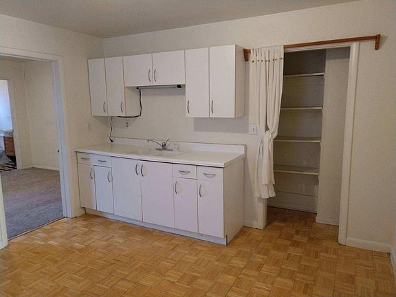 5th image of 517 N Center St