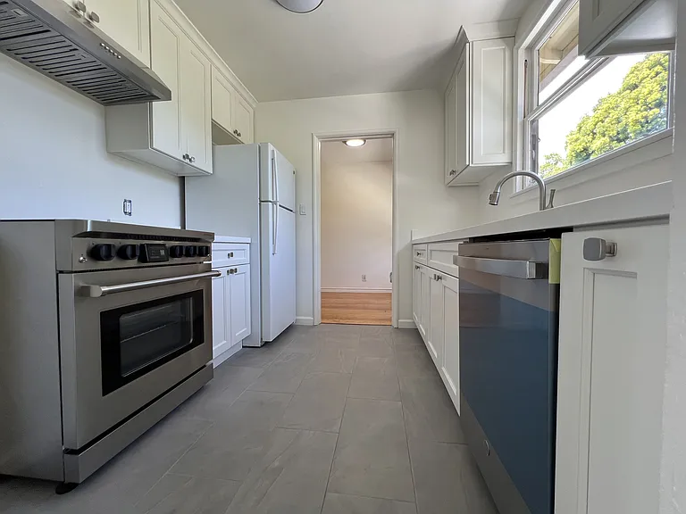 926 Richmond St — Photo 14