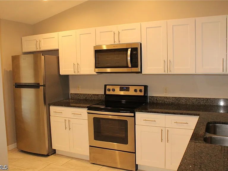 1110 SW 47th Ter #205 — Photo 4