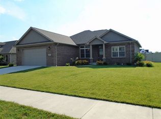 1988 Austin James Ln, Seymour, IN 47274