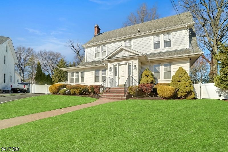 1st image of 10 Lynn Ct