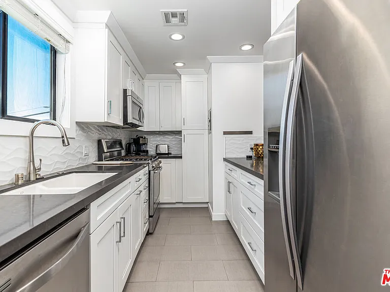 8911 Cynthia St #9 — Photo 9