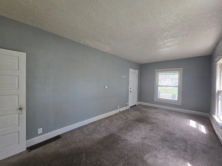 408 Locust St — Photo 7