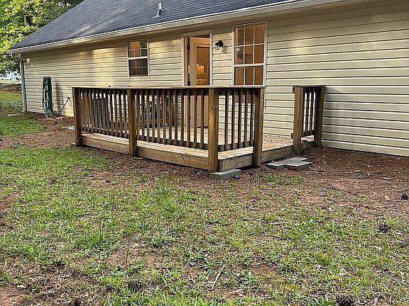2nd image of 105 Lynn Ct