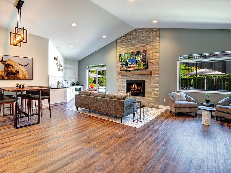 Woodlake Apartments — Photo 40