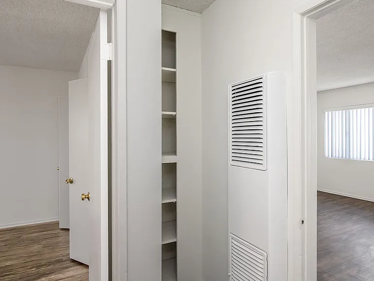 367 W Lexington Dr — Photo 10