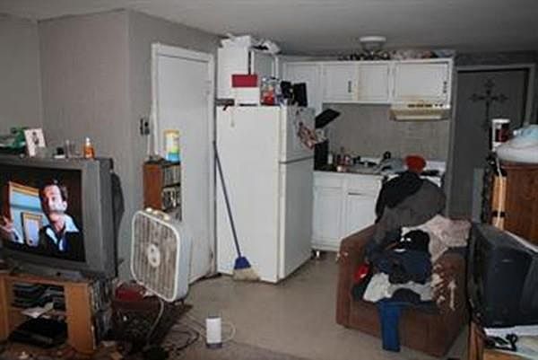 2nd image of 524 E Broadway APT D