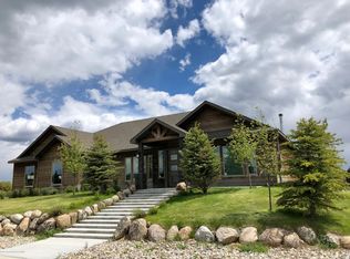 100 Meadowood St, Pinedale, WY 82941