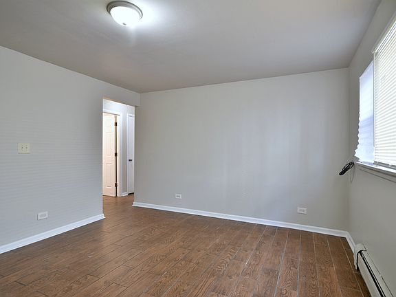 2nd image of 1932 S Central Ave APT 2