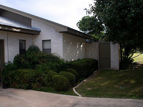 3rd image of 447 Vicksburg Ave