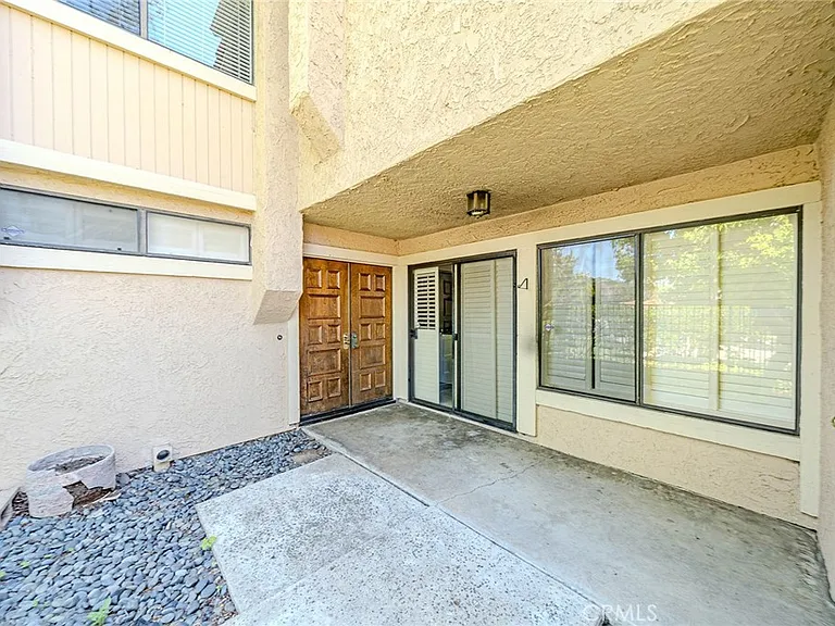 620 Inverness Ct — Photo 2