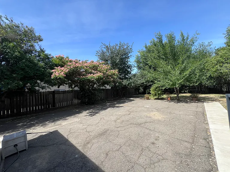 1443 Parker Ave — Photo 28