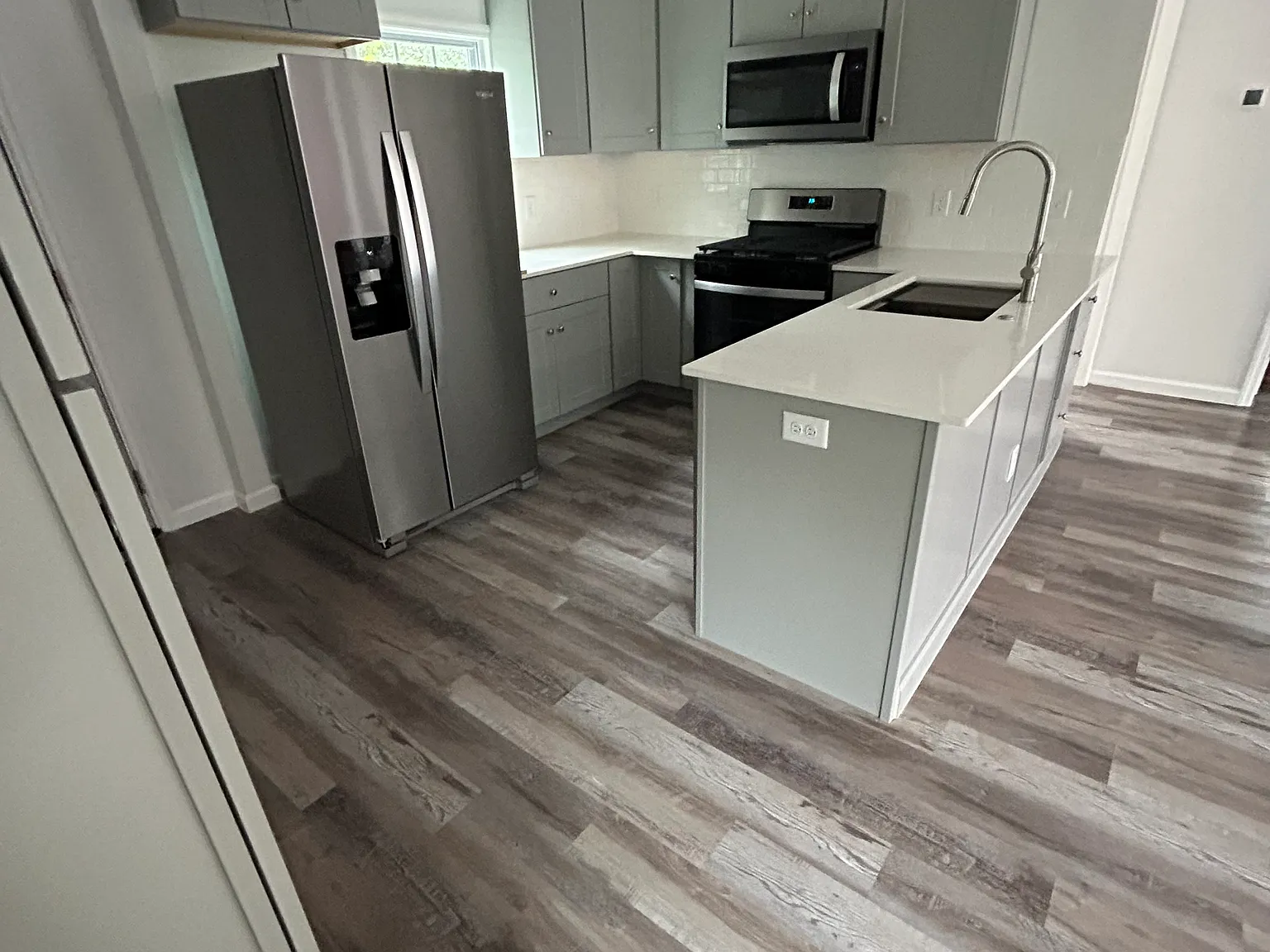 2021 Hudson St — Photo 4