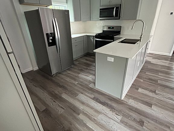 Kitchen Open Concept with Peninsula, Stainless Steel Appliances