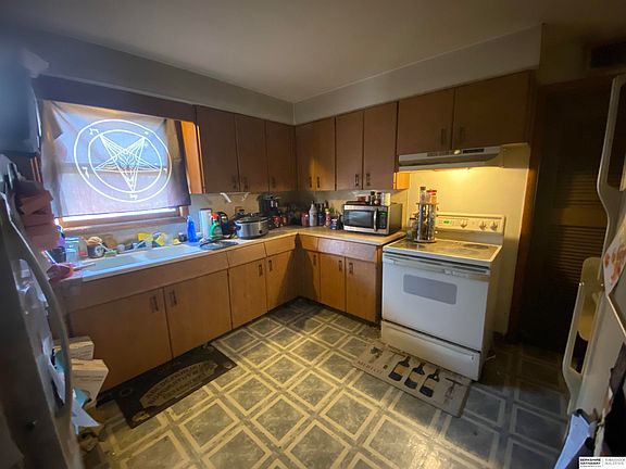 2nd image of 720 1st Ave