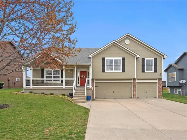 1102 NW Persimmon Dr, Grain Valley, MO 64029