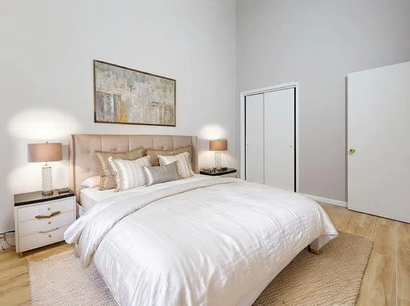 76-16 Grand Cent Parkway image 9 of 21