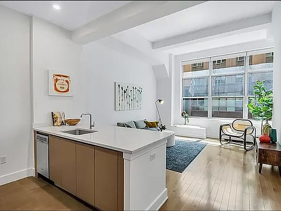 5th image of 321 W 37th St APT 3J
