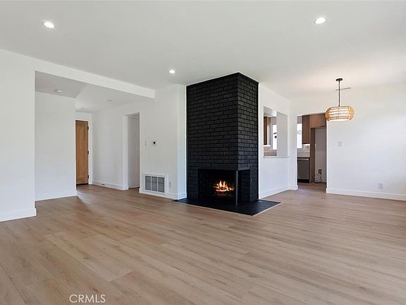 4th image of 20701 Schoolcraft St