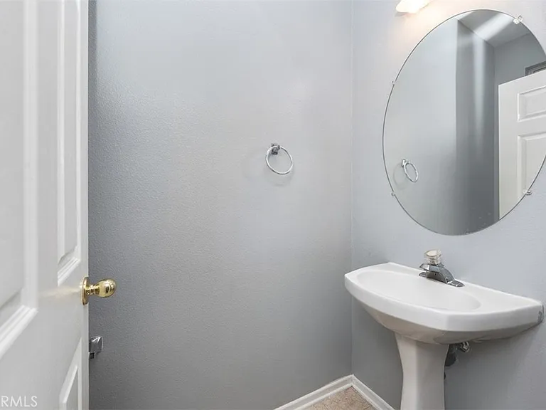 437 N Castletown #C — Photo 17