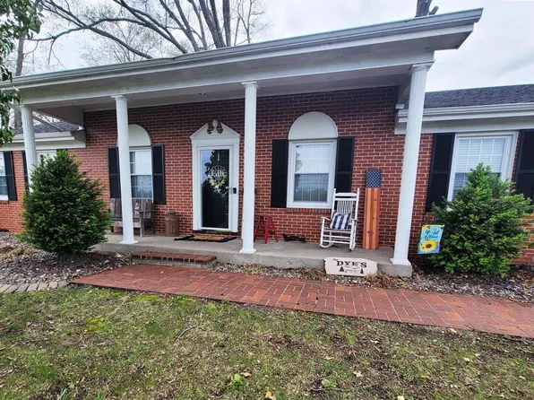 289 Edgewood Rd, Salem, IL 62881