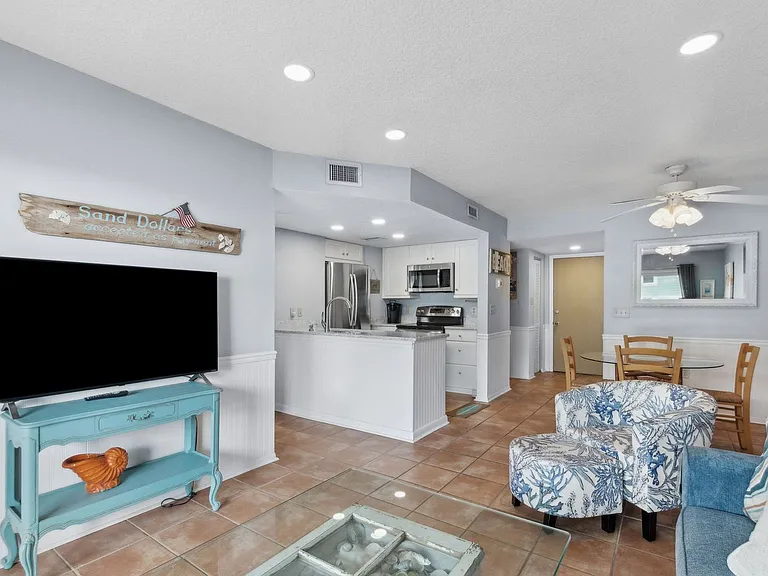 3056 S Fletcher Ave #203 — Photo 10