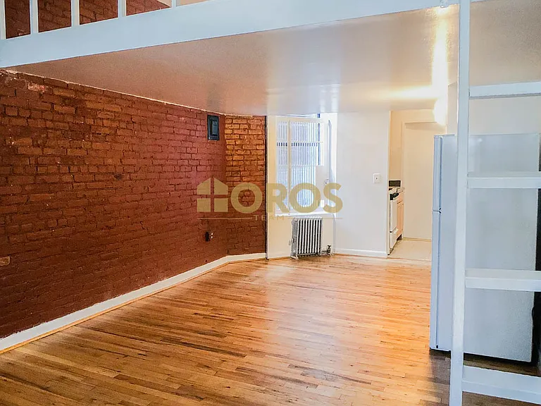 533 E 5th St #5 — Photo 6