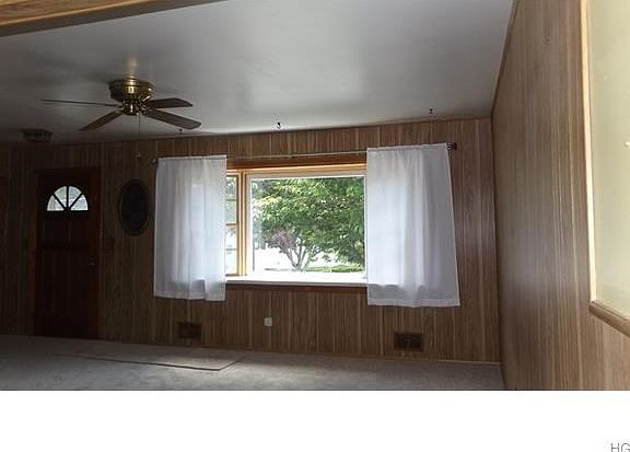 Large Bow window to let the natural light in.