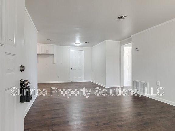4th image of 1800 Lariet Ln