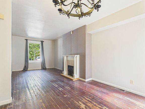 3rd image of 1834 Green St