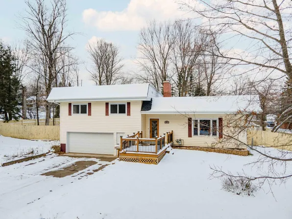 900 Sunrise Ave, Iron River, MI 49935