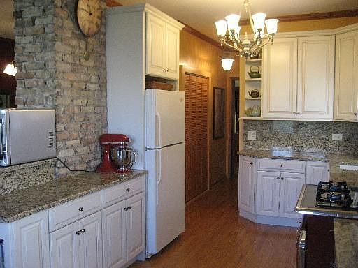 2nd image of 1534 W Hood Ave