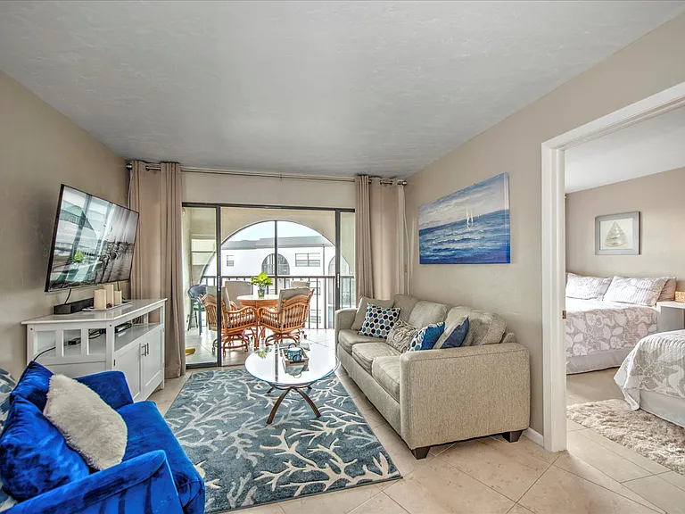 1027 Anglers Cv #B502 — Photo 8