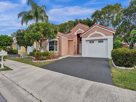 2nd image of 520 Somerset Way
