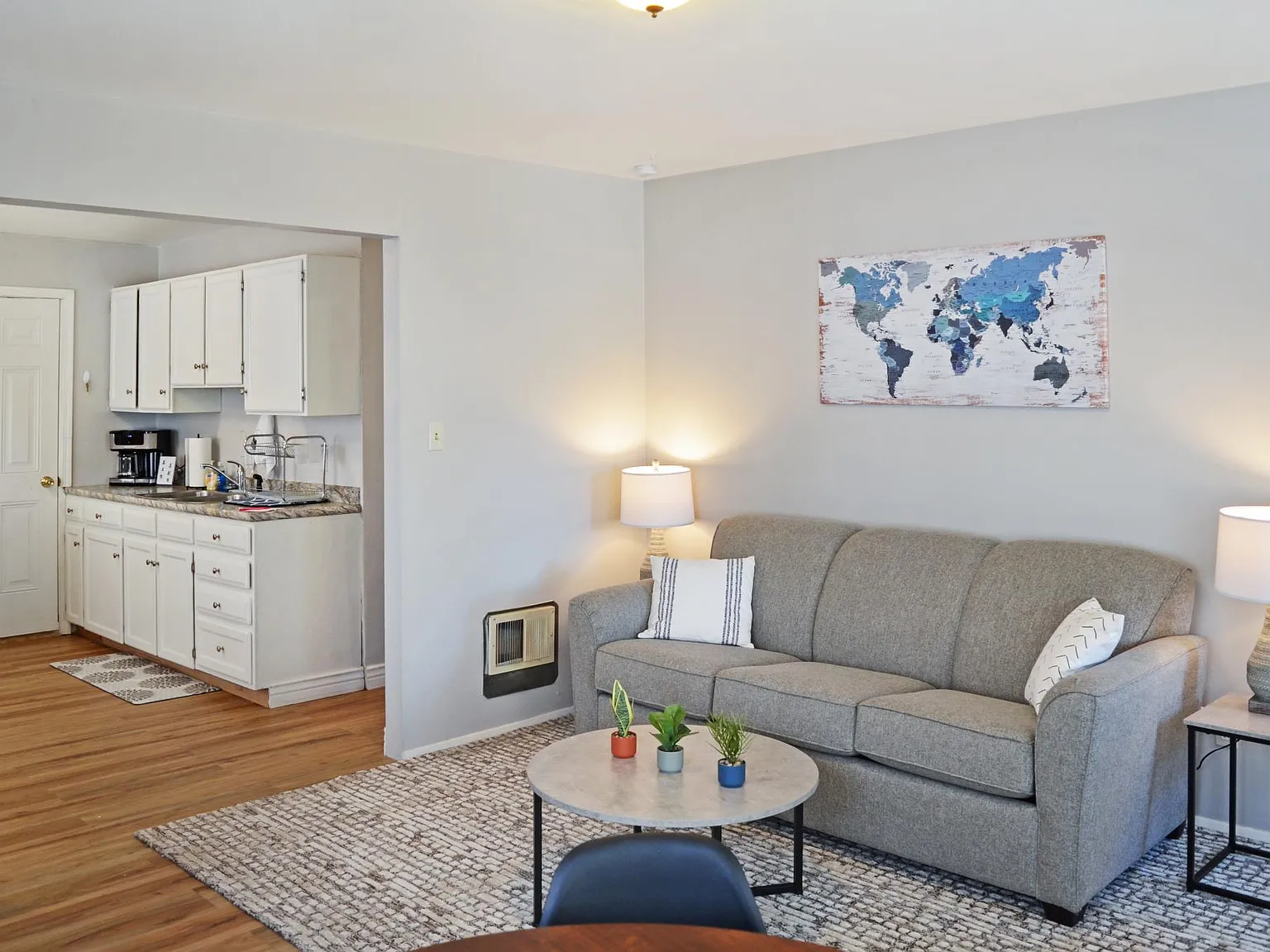 1 bed, 700 sqft, $1,350 — Photo 3