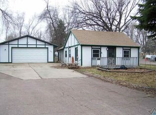 1825 E 31st St N, Sioux Falls, SD 57104