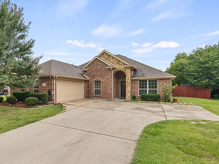 1409 Hidden Creek Dr — Photo 1