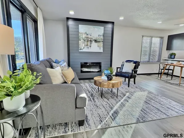 916 Carriage Way #13, Lincoln, NE 68510