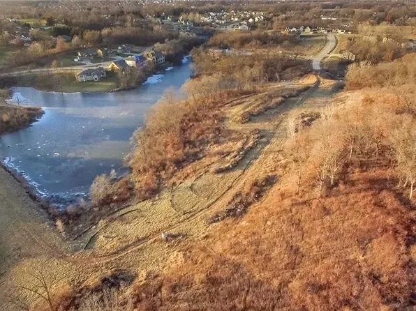 5615 Sunburst Dr, Pleasant Hill, IA 50327