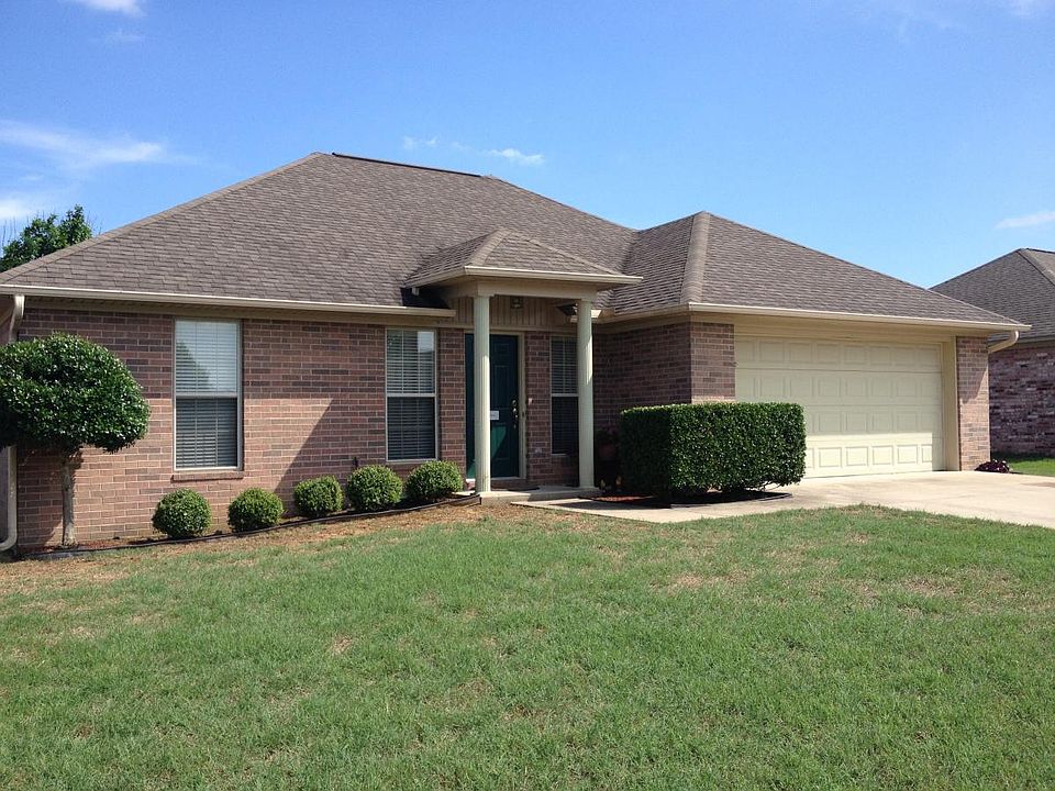 1st image of 418 Village Dr