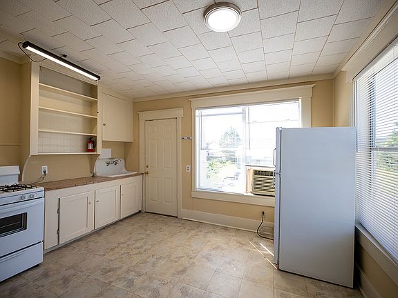 624-3-IRIS-kitchen_10012024