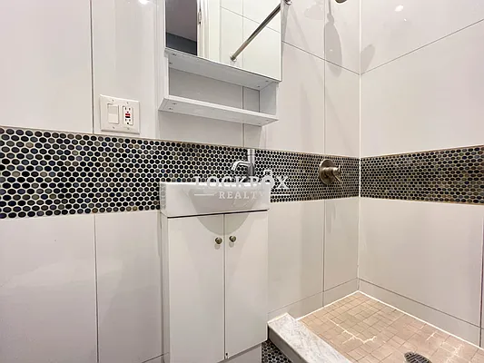 Rented by Lockbox Realty | media 9