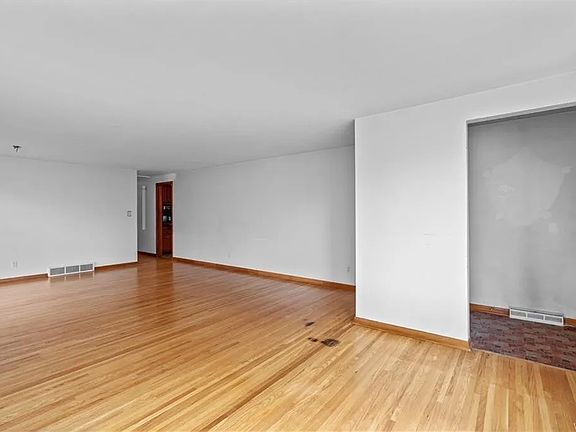 5th image of 114 Donna Lea Blvd