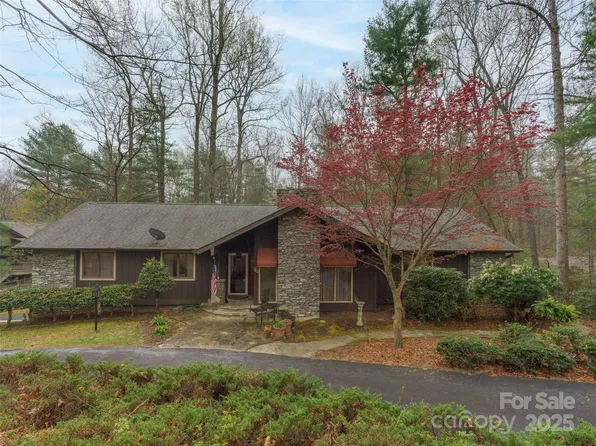 16 Jasmine Pl, Laurel Park, NC 28739