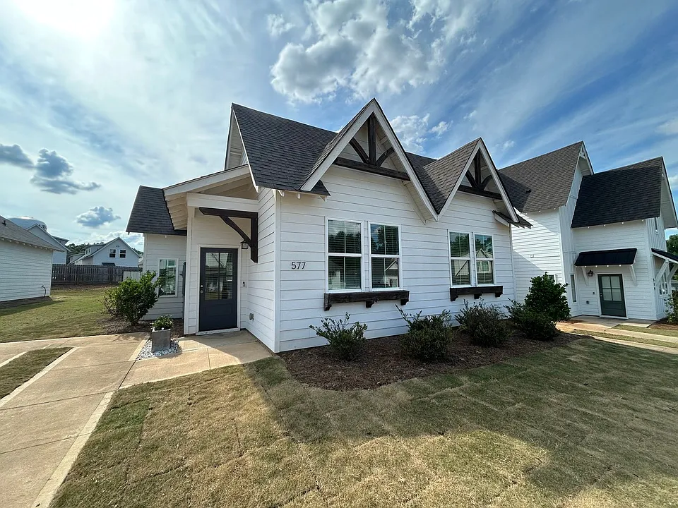 577 Piper Ave