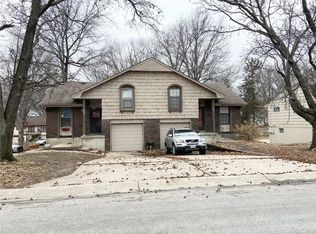 8318/8320 Sterling Ave, Kansas City, MO 64138