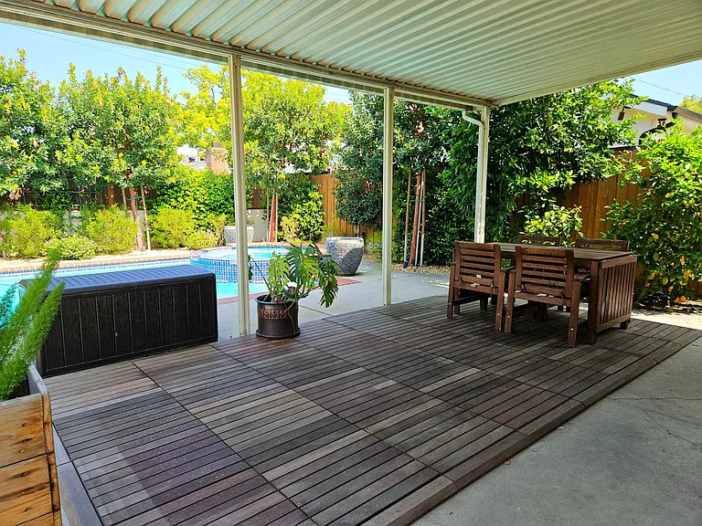 906 N Parish Pl — Photo 20