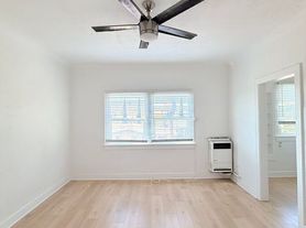 5617 La Mirada Ave