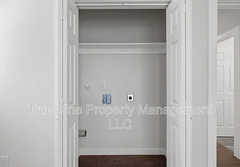 216 E Fest St — Photo 18